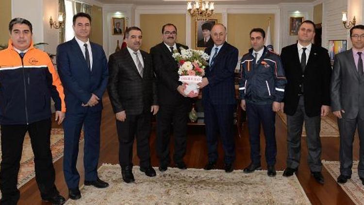 Vali Azizoğlu, AFAD ekibini kutladı