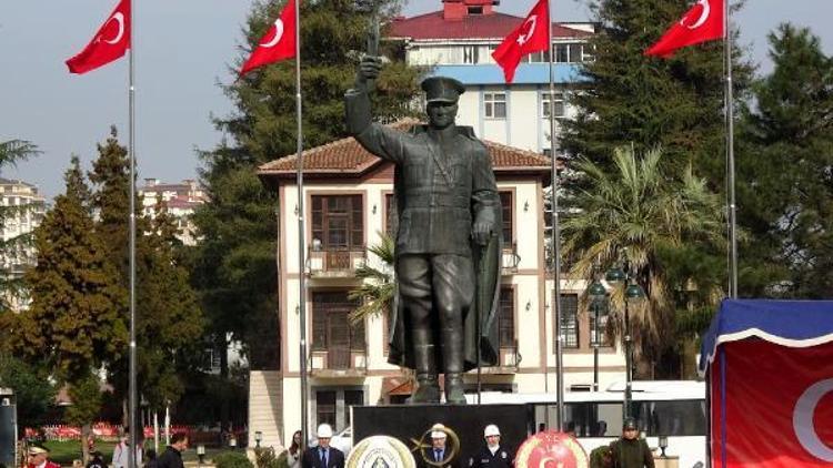 Rize’de Atatürk Anıtının konulduğu yeni alanda ilk tören