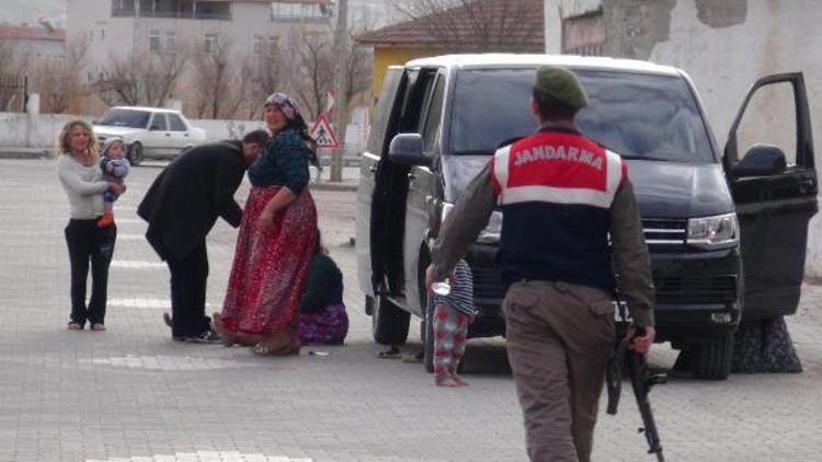 Halı çaldığı iddia edilen 5 kişi kovalamacada yakalandı