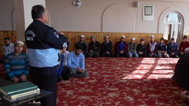 Ahlatta yurt öğrencileri yangın konusunda bilgilendirildi