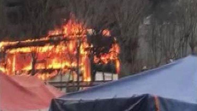 Bayrampaşa’da, servis otobüsü alev alev yandı