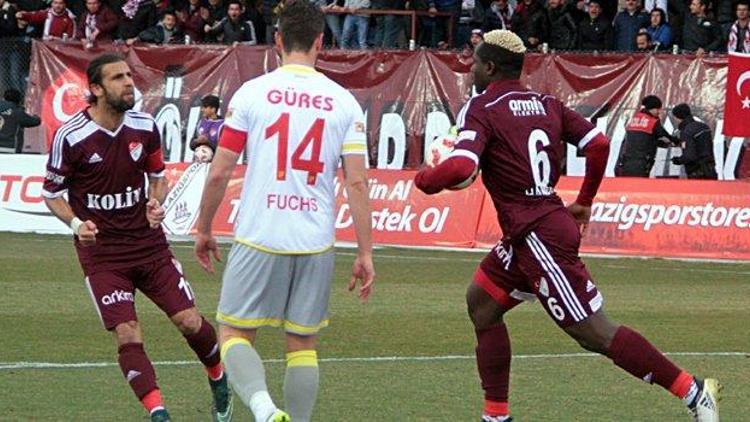 Elazığspor Göztepeyi topa tuttu