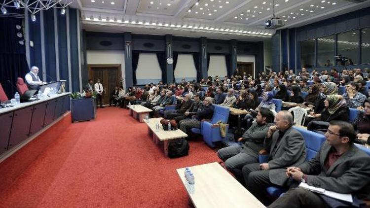 Kayseri Şehir Akademisi’nde ilk dersi Prof. Dr. Fazlıoğlu verdi