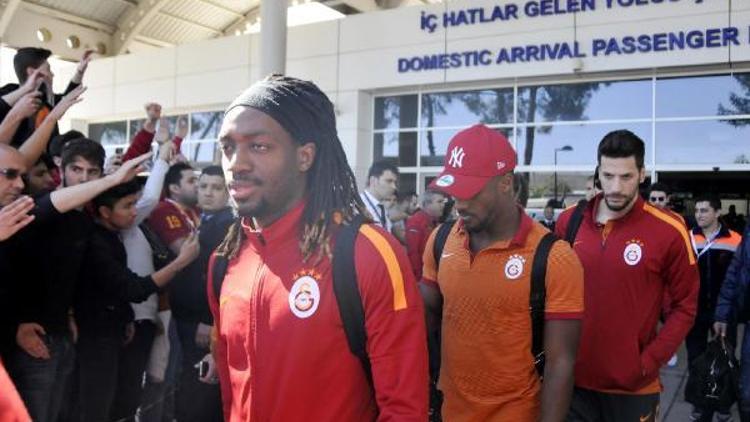 Galatasaraya havalimanında taraftardan tepki