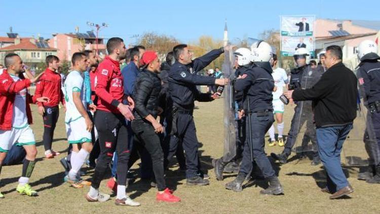 Amatör maç sonrası olay çıktı: 1i polis 11 yaralı