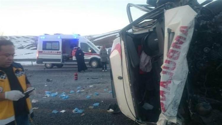 Şifa bulmaya giderken Ambulans kaza yaptı: 4 ölü