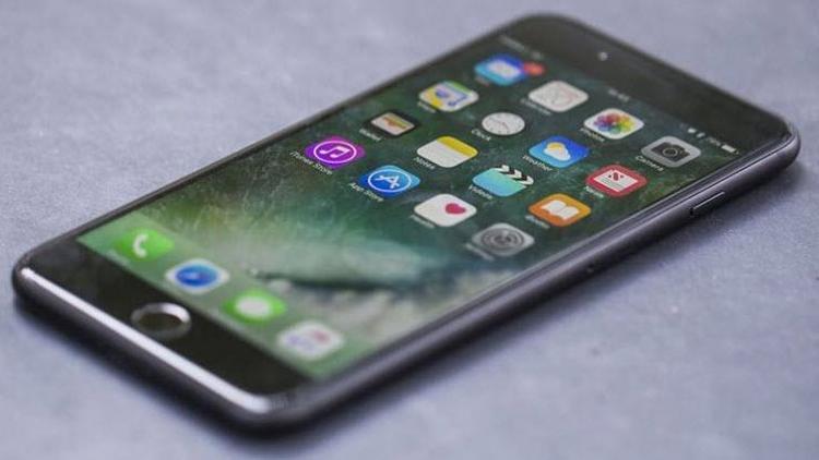 Appledan dev ekranlı iPhone geliyor