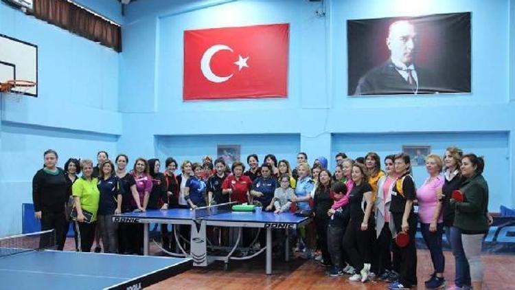 Fenerbahçeli veteran kadın masa tenisçileri göz doldurdu