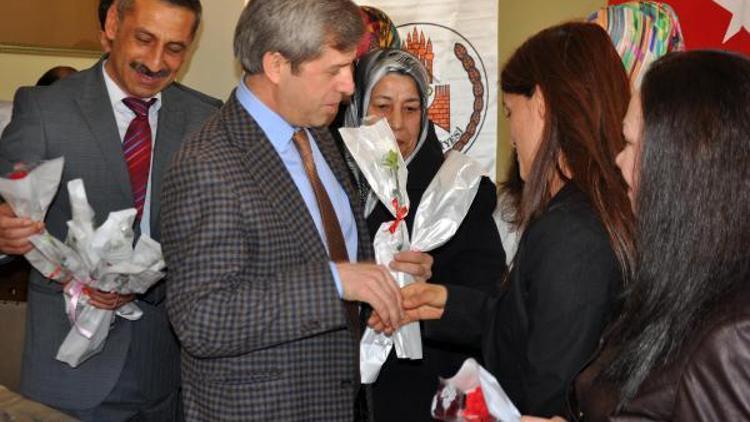 Bitlis Valisi Ahmet Çınar, kadınlarla kahvaltı da bir araya geldi