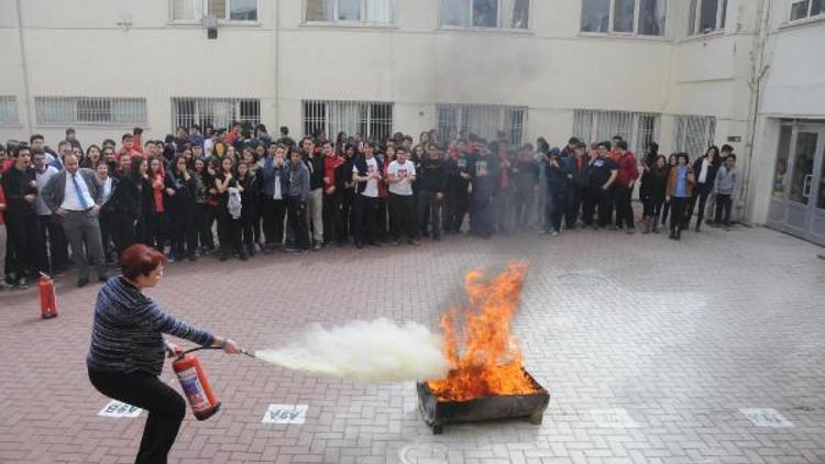 Gaziantepte, liseli öğrencilere yangın ve kurtarma tatbikatı