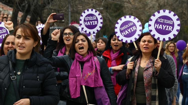 Kurtuluş’ta kadın halayı