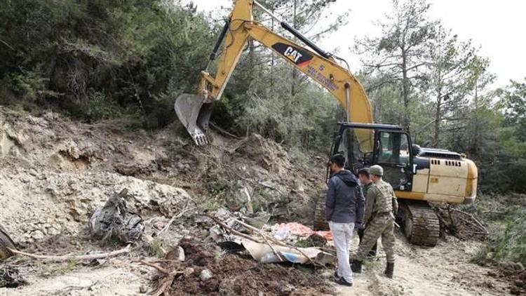 Hataya düşen savaş uçağının enkazı kaldırıldı