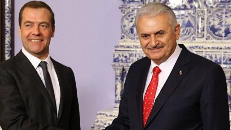 Son dakika: Başbakan Yıldırım ve Medvedev telefonda görüştü