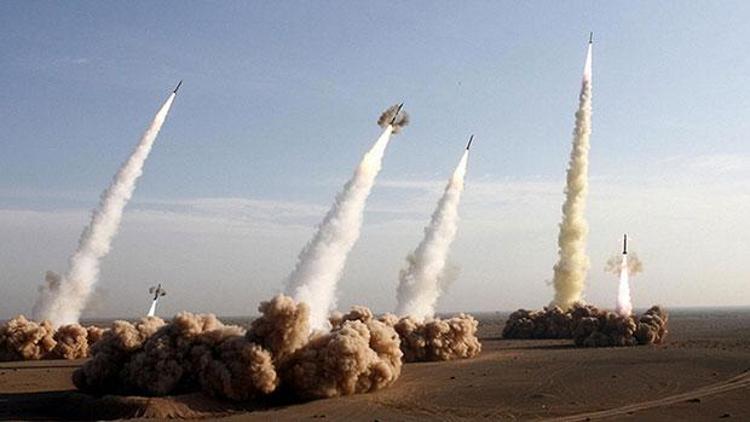 İran balistik füze denedi