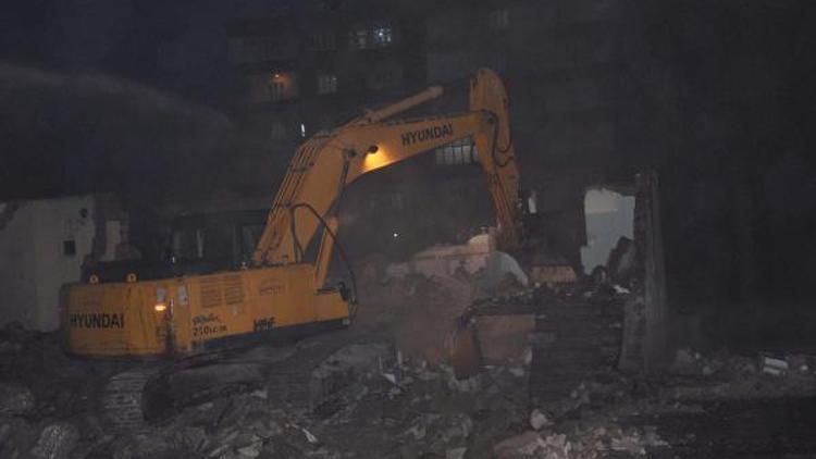 İslahiyede, metruk ev yıkıldı