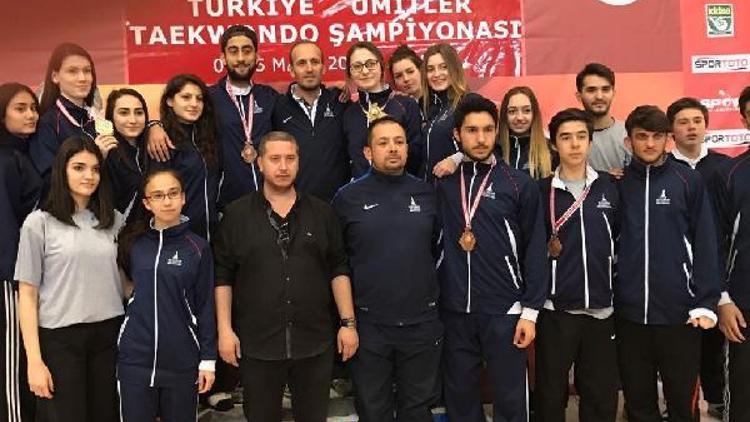 İzmir Büyükşehir Belediyespor Tekvando Takımı Alanyada 6 madalya kazandı