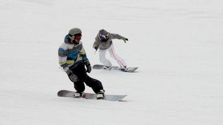 Profesyonel snowboardcular Saklıkentte