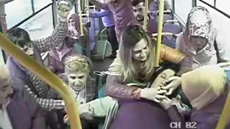 Rahatsızlanan kadın yolcu, halk otobüsüyle acile götürüldü