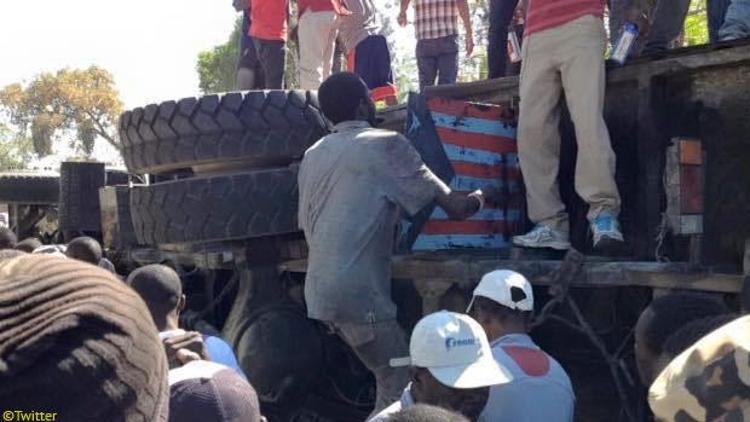 Haitide otobüs kalabalığın içine daldı: 38 ölü