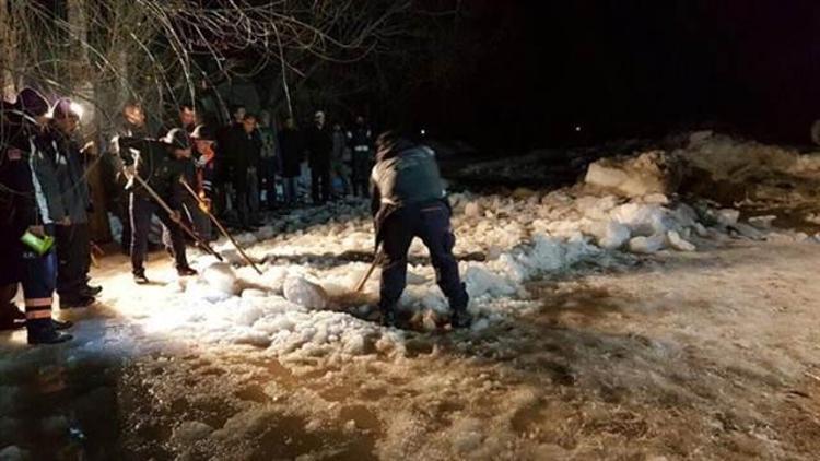 Vanda buz kaplı dereye düşen çocuk hayatını kaybetti