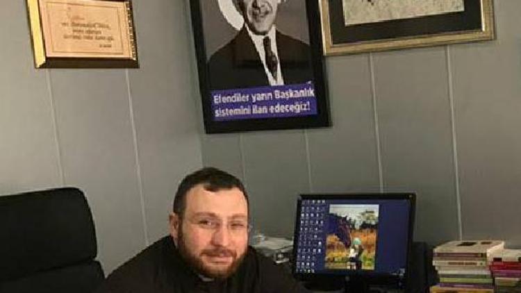 Atatürkün yerine Cumhurbaşkanı Erdoğanın fotoğrafını yerleştirdi, sözlerini değiştirdi