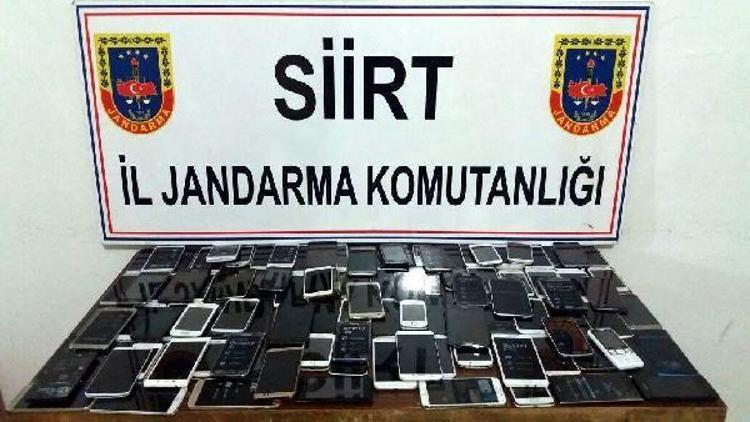 Siirtte 117 kaçak cep telefonu ele geçirildi