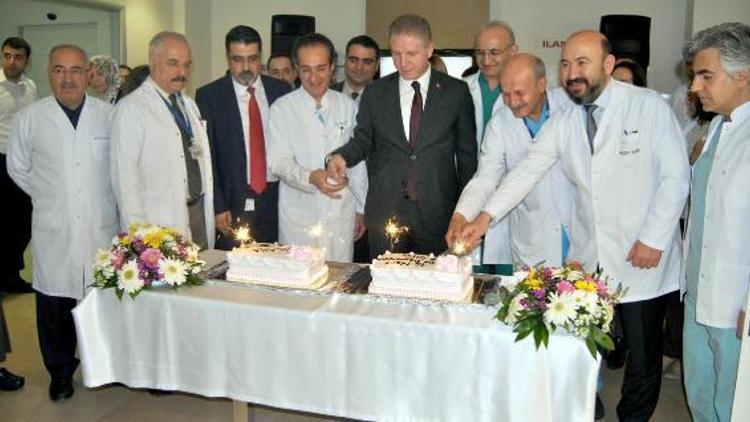 Vali Gül ve Emniyet Müdürü Aksoy, sağlık çalışanlarının Tıp Bayramını kutladı
