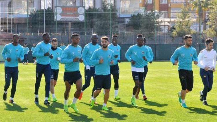 Öğrencilerden Alanyaspor antrenmanına ziyaret