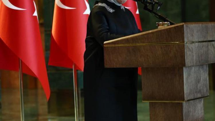 Emine Erdoğan, Türkiye’nin tanınmış işkadınları, kadın sanatçı ve sporcularını kabul etti (2) - yeniden