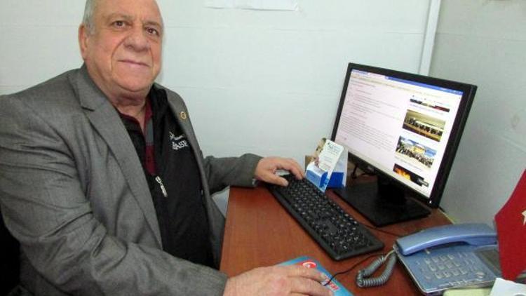 66 yaşındaki muhtar bilgisayar öğrendi
