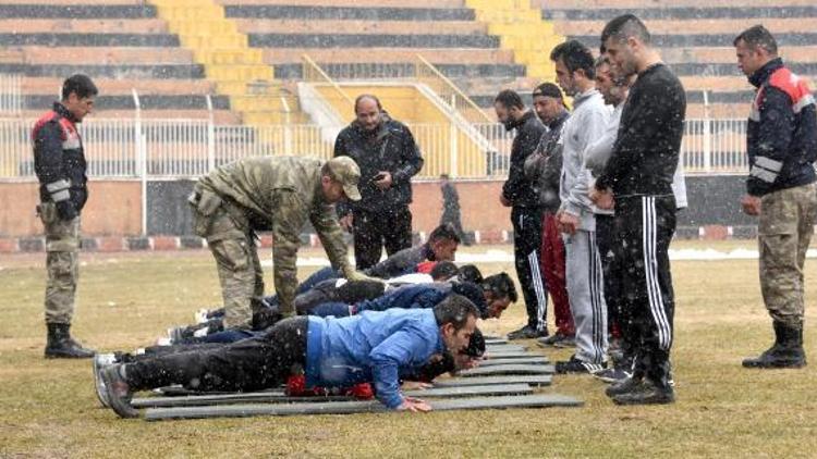 Güvenlik korucusu adaylarına komando eğitimi gibi spor sınavı