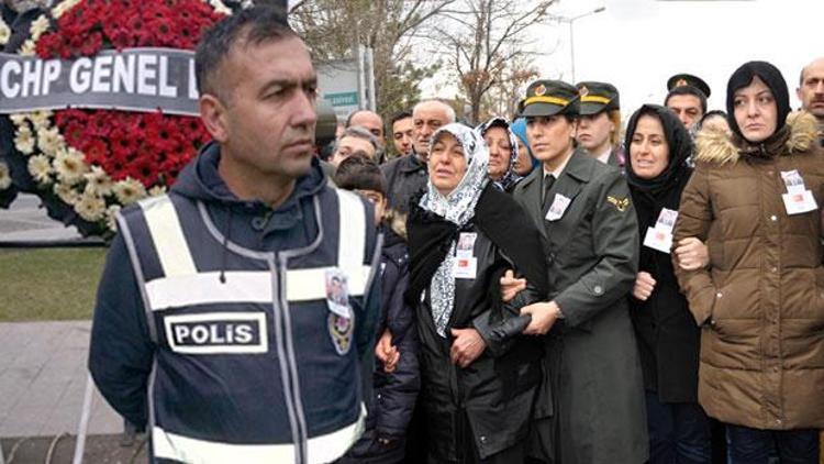 Şehit eşinin sözleri yürek dağladı... CHP liderinin çelengini polis korudu
