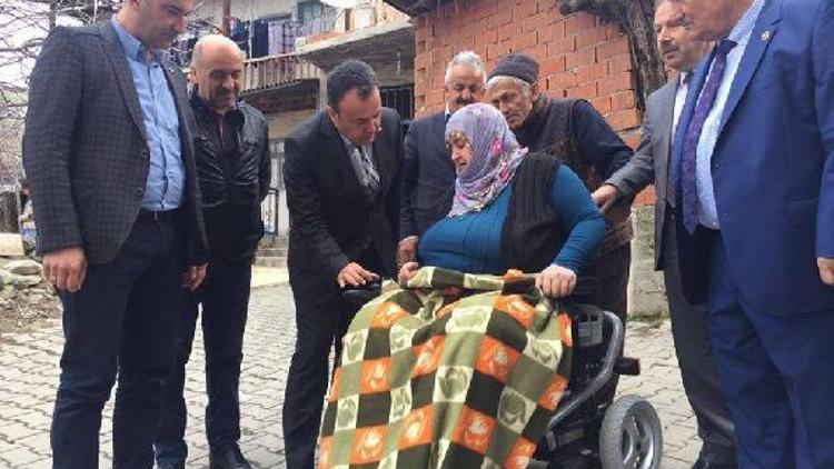 Kaymakam Karacandan 2 engelliye akülü araç