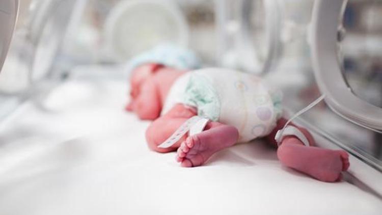 Üç ebeveynli bebek uygulaması İngilterede başlıyor