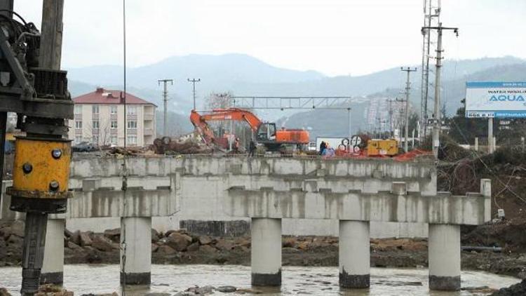 Selden yıkılan Akçaova köprüsü Nisan’da trafiğe açılacak