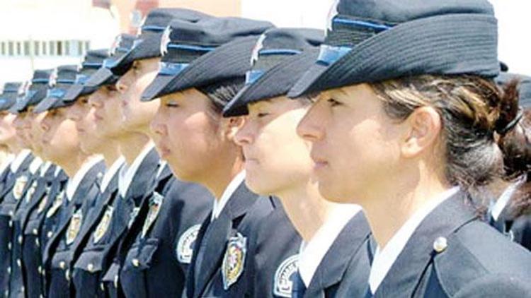 Kadın  polise  ‘kumaş  başlık’ yardımı