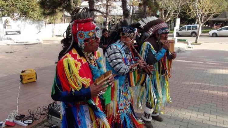 Ekvadorlu gruptan Tekirdağda parkta konser