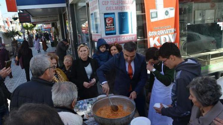 CHPden Turgutluda hoşaf ve pilav hayrı