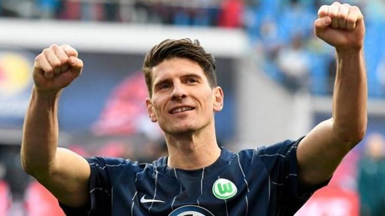 Mario Gomez, Wolsfburgu sırtladı