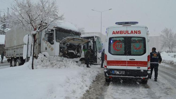 Bitlis’te 90 köy yolu kardan kapandı(2)