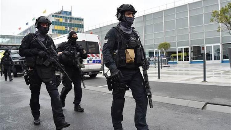 Pariste iki saldırı birden Saldırgan aynı kişi çıktı