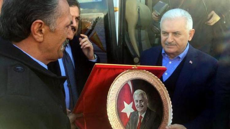 Başbakan Yıldırımı memleketi Erzincanda 24 atlı karşıladı