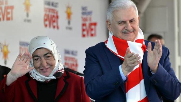 Başbakan Yıldırım: Vatana hizmet, makamla mevkiyle olmaz