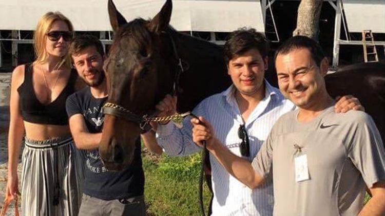 Serdar Ortaç şarkı verdi yarış atı aldı