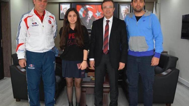 Engel tanımayan yüzücünün hedefi olimpiyat