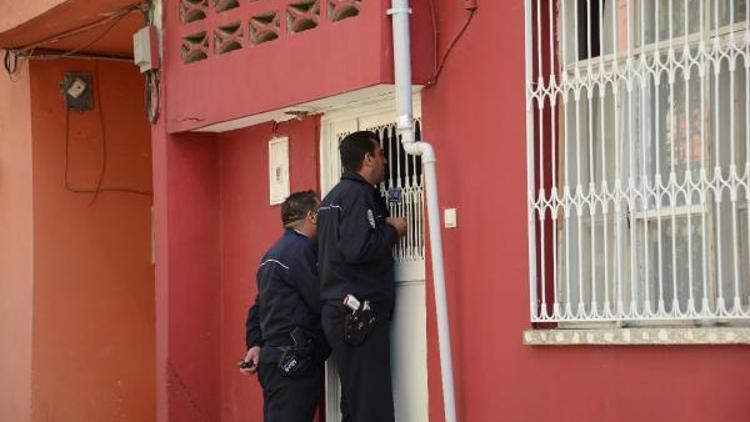 Kendine zarar veren genci, itfaiye merdiveniyle eve giren polis ikna etti