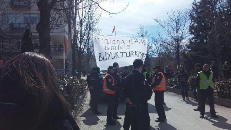 Cebeci Kampüsünde pankart gerginliği; 3 yaralı, 2 gözaltı