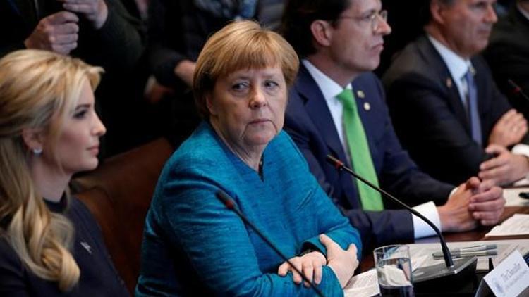 Dünya Merkelin Ivanka Trumpa bakışını konuşuyor
