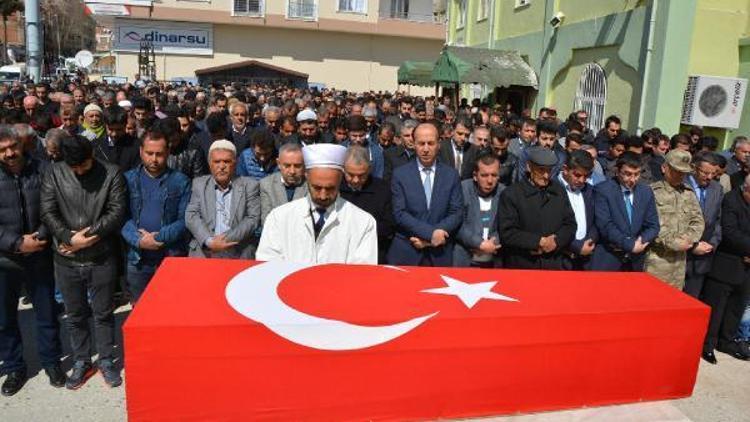 Nöbette kazayla kendini vuran polis toprağa verildi