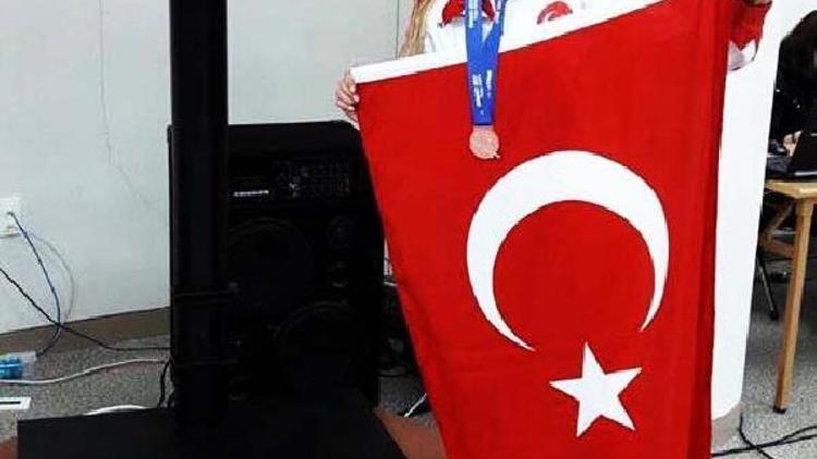 Dünya Masterler Şampiyonasında İzmirli atletten bronz madalya